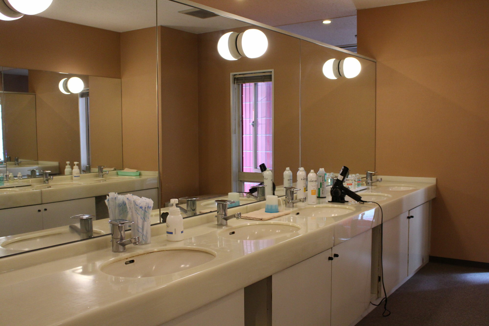 Sauna & Capsule Hokuo Kapslový hotel Prefektura Tokio